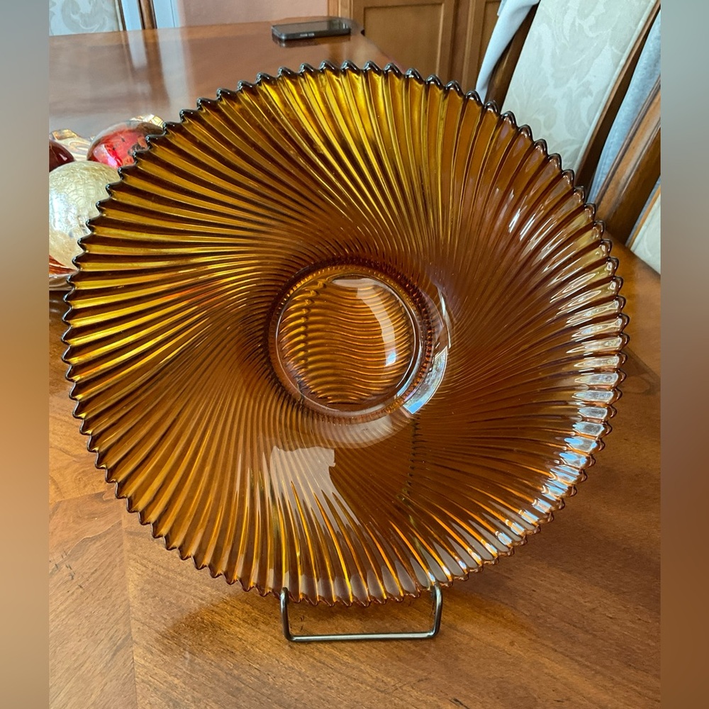 Vtg MCM Honey Amber Console Fruit Bowl Art Glass Swirl Ribbed 11” Sawtooth